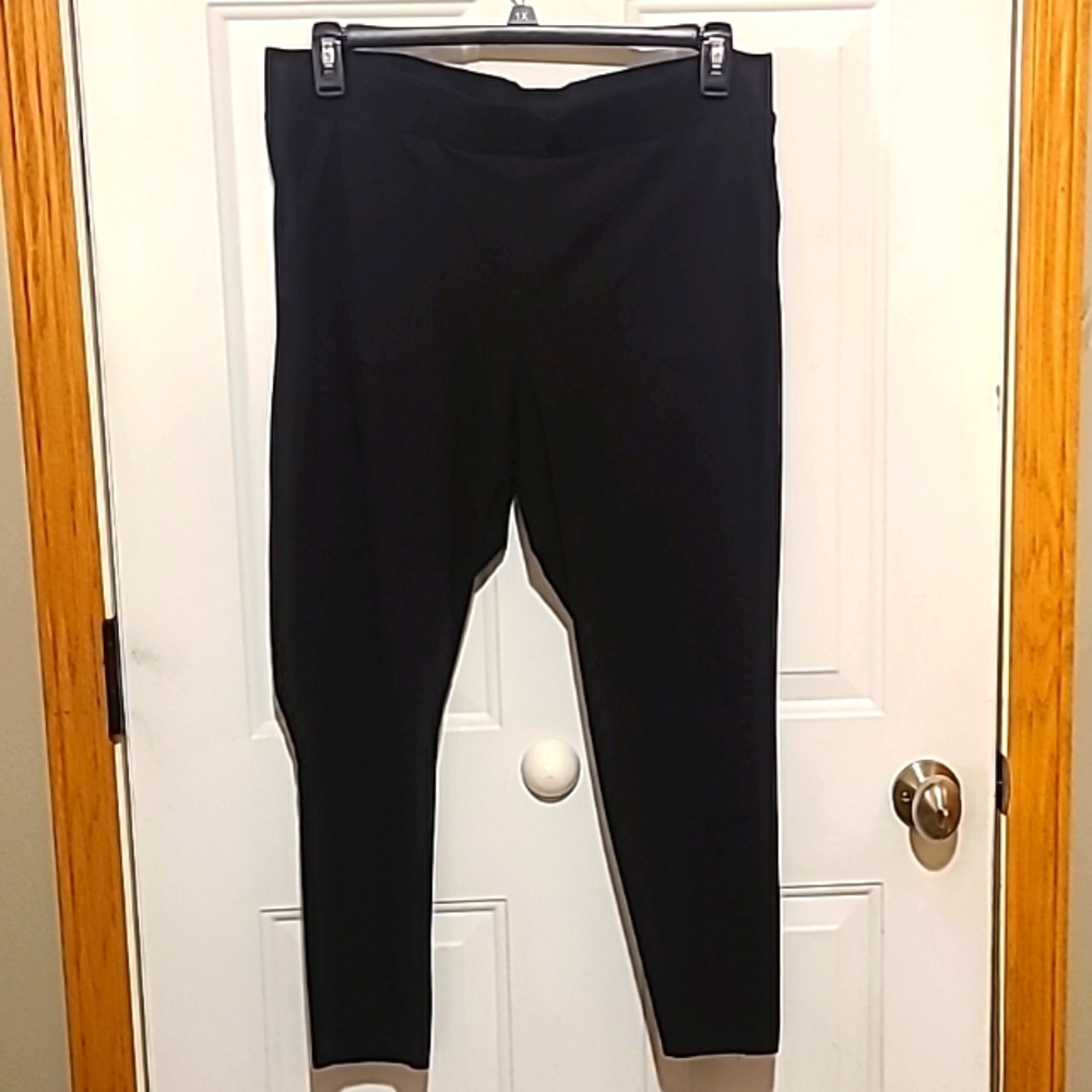 Torrid Size 3 Crop Leggings w/ pockets
